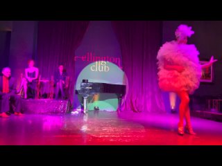 delia de moon live burlesque show